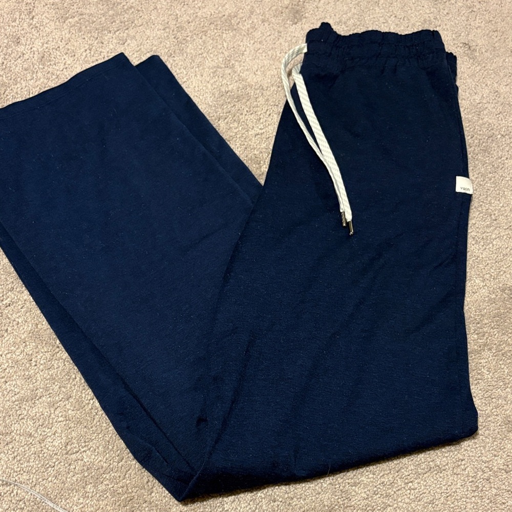 Vuori woman’s navy Blue Pants size medium excellent condition